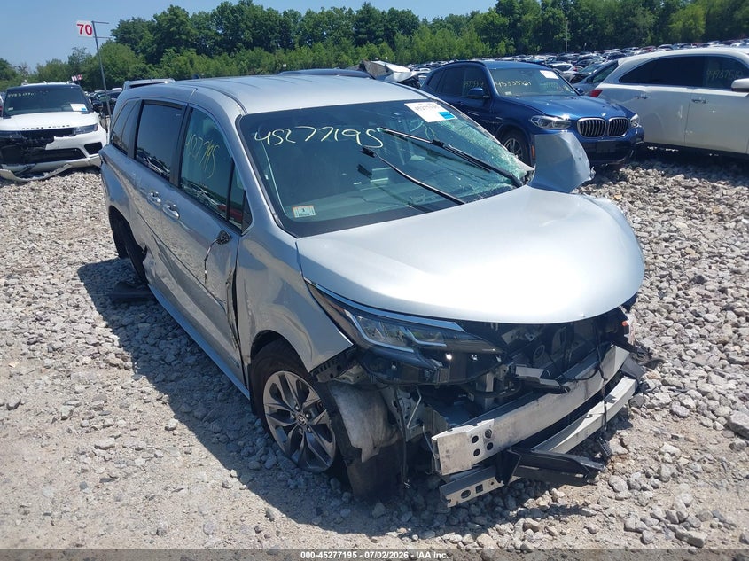 2021 Toyota Sienna VIN 5TDKRKECXMS012351 IAAI salvage auction — FRONT END, Salvage Title, sold $3,750 on 2026-07-24 (photo 1)