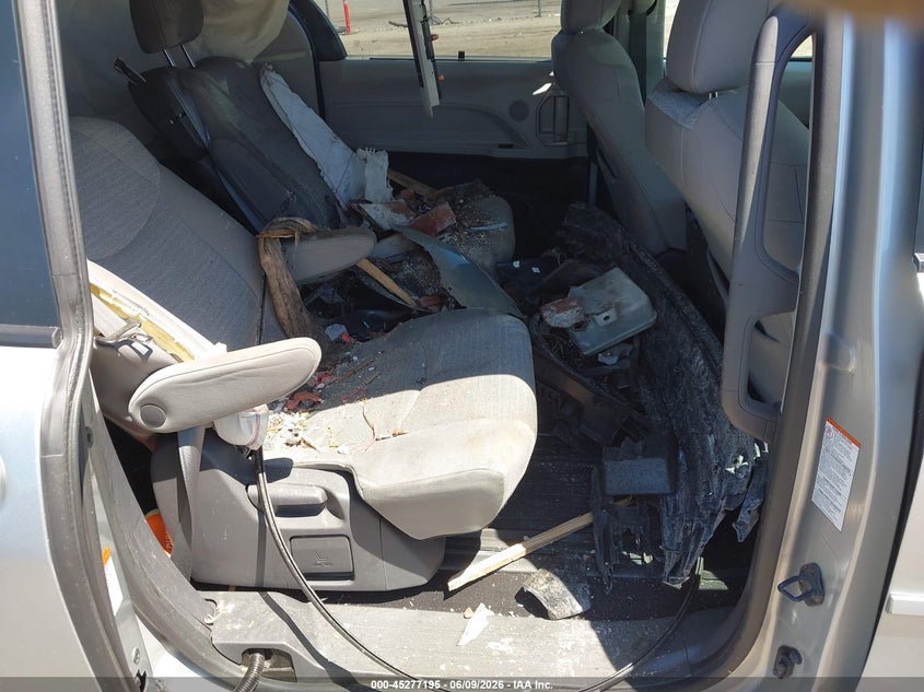 2021 Toyota Sienna VIN 5TDKRKECXMS012351 IAAI salvage auction — FRONT END, Salvage Title, sold $3,750 on 2026-07-24 (photo 8)