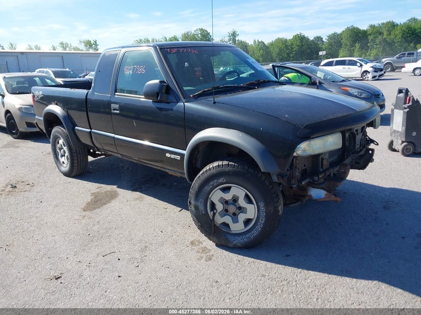 2003 Chevrolet S-10 VIN 1GCCT19XX38219709 — IAAI salvage auction photo