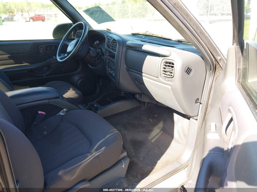 2003 Chevrolet S-10 VIN 1GCCT19XX38219709 IAAI salvage auction — NORMAL WEAR, Clear (New York), sold $400 on 2026-07-07 (photo 5)