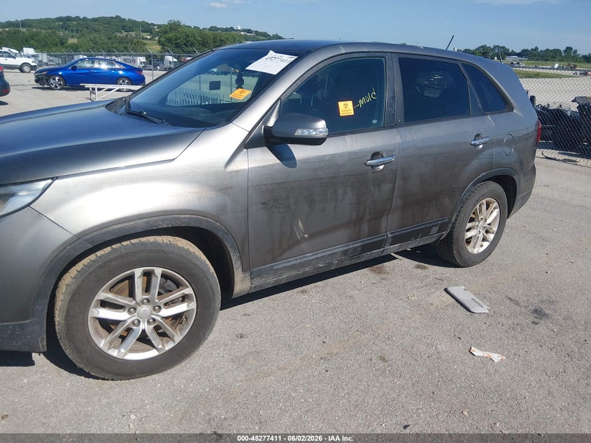 2015 Kia Sorento VIN 5XYKT3A66FG602022 IAAI salvage auction — WATER/FLOOD, Salvage (Missouri), sold $25 on 2026-07-23 (photo 6)