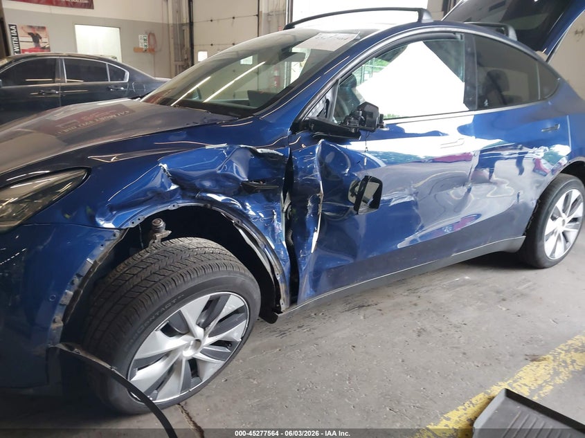 2022 Tesla Model y VIN 7SAYGDEE8NF428579 IAAI salvage auction — LEFT SIDE, Salvage (Oregon), sold $8,400 on 2026-07-30 (photo 6)