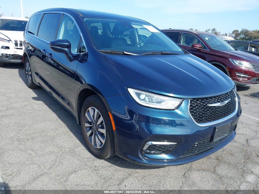 2022 Chrysler Pacifica VIN 2C4RC1L76NR184225 IAAI salvage auction — NORMAL WEAR, Clear-Dealer Only (Minnesota), sold $8,575 on 2026-07-30 (photo 1)
