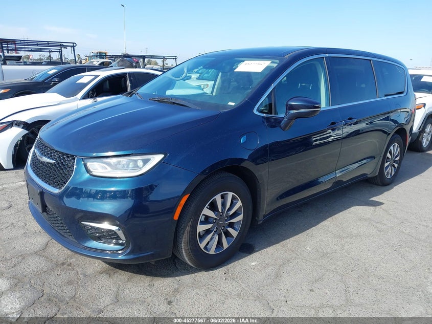 2022 Chrysler Pacifica VIN 2C4RC1L76NR184225 IAAI salvage auction — NORMAL WEAR, Clear-Dealer Only (Minnesota), sold $8,575 on 2026-07-30 (photo 2)