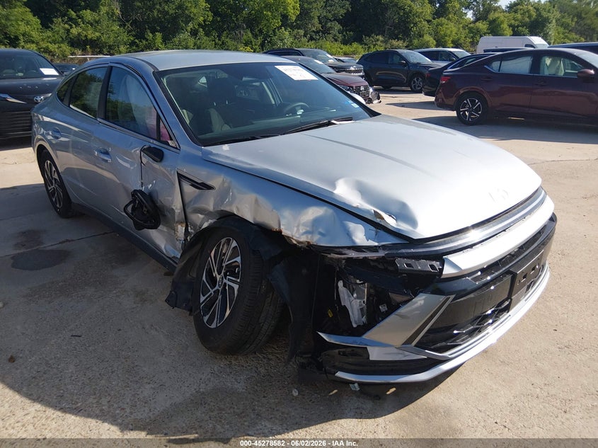 2026 Hyundai Sonata VIN KMHL24JJ8TA164578 IAAI salvage auction — RIGHT FRONT, Salvage Title, sold $6,875 on 2026-07-20 (photo 1)