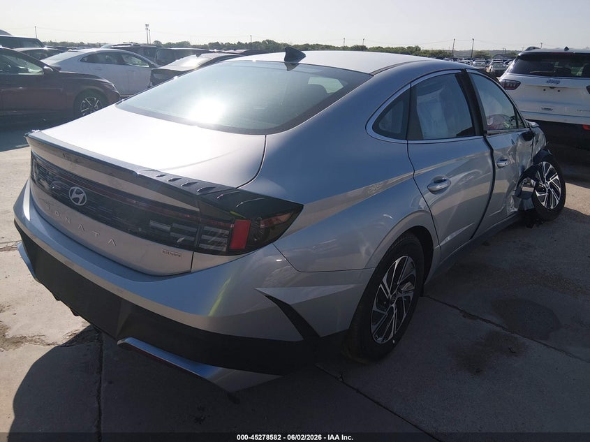 2026 Hyundai Sonata VIN KMHL24JJ8TA164578 IAAI salvage auction — RIGHT FRONT, Salvage Title, sold $6,875 on 2026-07-20 (photo 4)