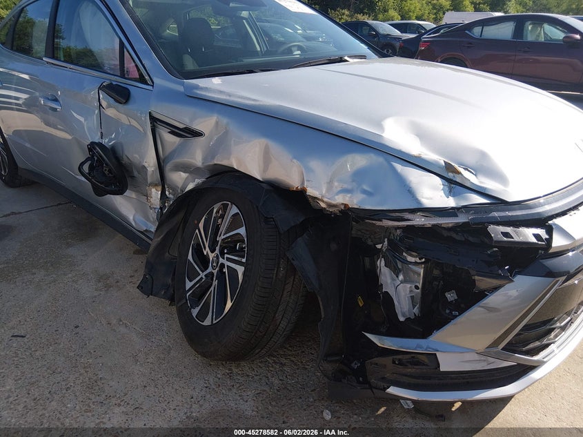 2026 Hyundai Sonata VIN KMHL24JJ8TA164578 IAAI salvage auction — RIGHT FRONT, Salvage Title, sold $6,875 on 2026-07-20 (photo 6)