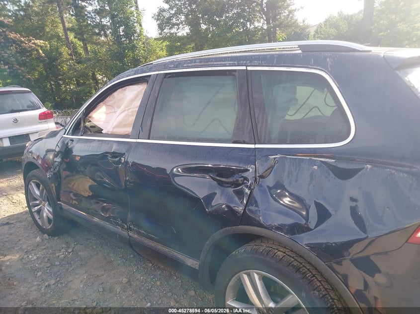 2014 Volkswagen Touareg VIN WVGEP9BP4ED010722 IAAI salvage auction — ROLLOVER, Salvage Title, sold $650 on 2026-07-28 (photo 6)