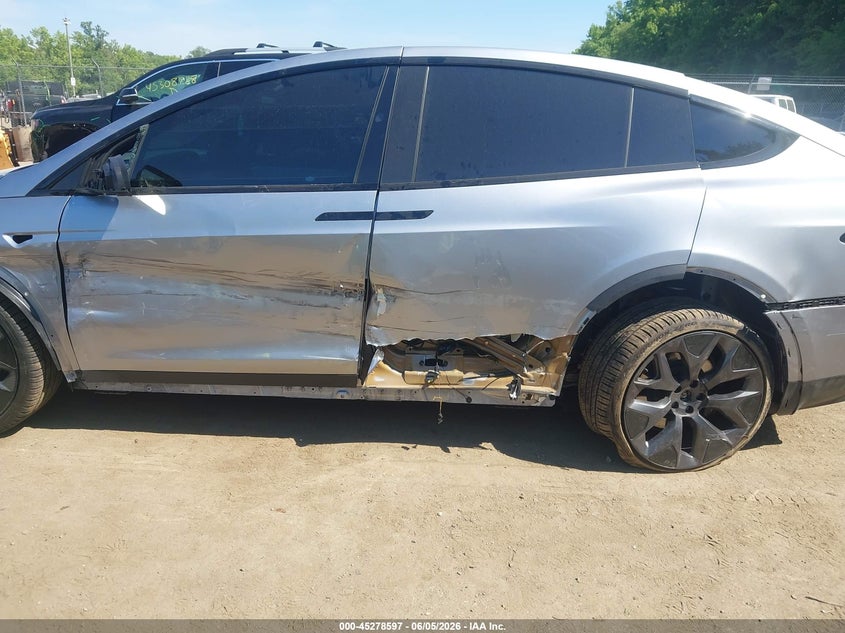 2026 Tesla Model x VIN 7SAXCBE58TF481775 IAAI salvage auction — LEFT SIDE, Salvage - 75% Or Less (Maryland), sold $33,500 on 2026-07-09 (photo 6)