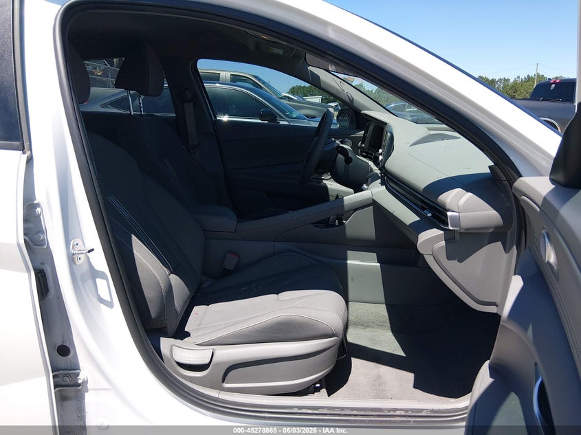 2025 Hyundai Elantra VIN KMHLM4DG8SU049163 IAAI salvage auction — LEFT SIDE, Salvage Title, sold $6,400 on 2026-07-10 (photo 5)