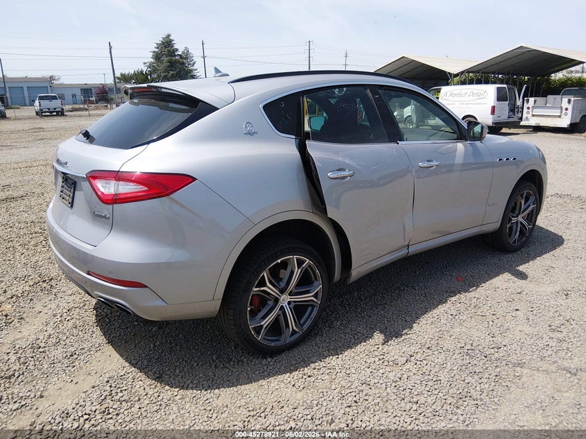 2018 Maserati Levante VIN ZN661YUS9JX299478 IAAI salvage auction — RIGHT SIDE, Salvage (Oregon), sold $4,050 on 2026-09-04 (photo 4)