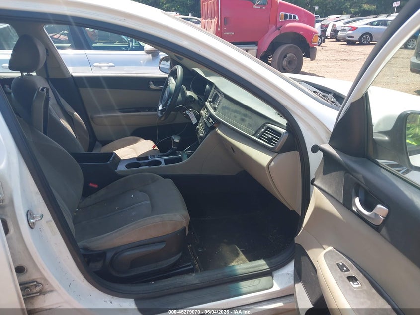 2017 Kia Optima VIN 5XXGT4L32HG169742 IAAI salvage auction — REAR END, Salvage Title, sold $625 on 2026-07-08 (photo 5)