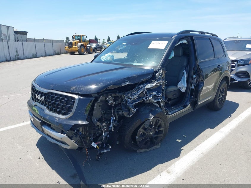 2023 Kia Telluride VIN 5XYP5DGC6PG391408 IAAI salvage auction — SIDE, Salvage Title, sold $5,350 on 2026-07-21 (photo 2)