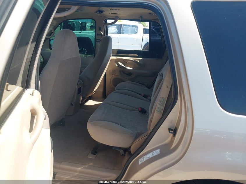 1998 Ford Expedition VIN 1FMRU17L4WLC14252 IAAI salvage auction — FRONT END, Salvage (Arizona), sold $325 on 2026-07-09 (photo 8)