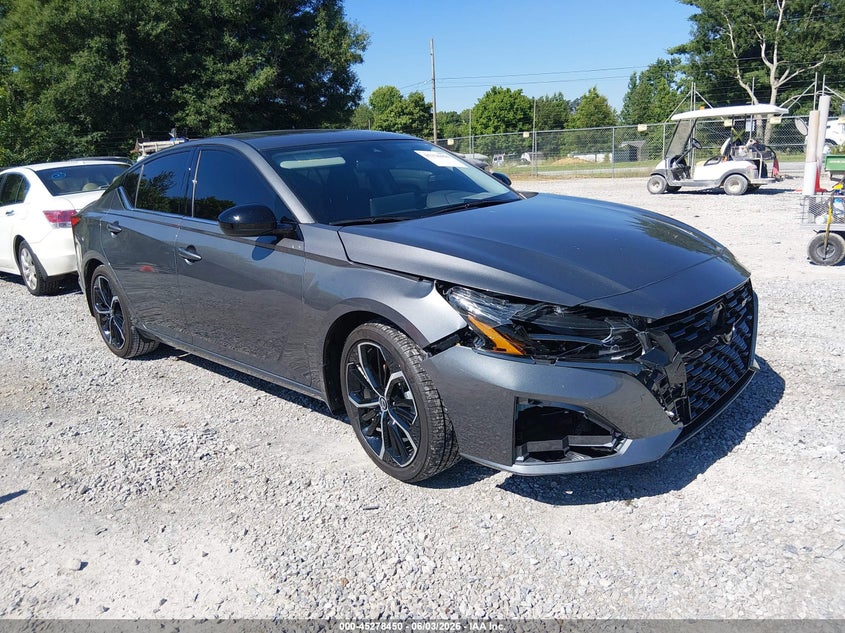 2025 Nissan Altima VIN 1N4BL4CV0SN424496 IAAI salvage auction — RIGHT FRONT, Salvage Title, sold $9,700 on 2026-07-29 (photo 1)