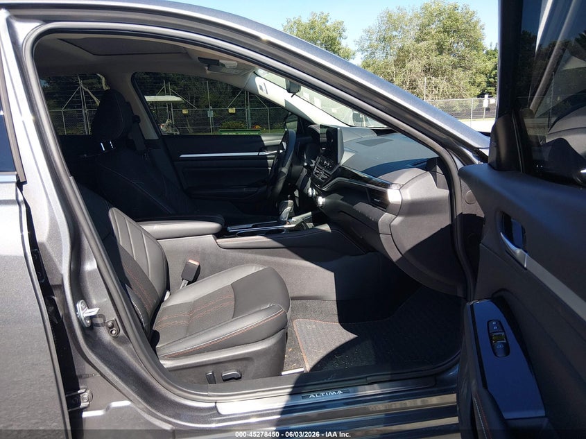 2025 Nissan Altima VIN 1N4BL4CV0SN424496 IAAI salvage auction — RIGHT FRONT, Salvage Title, sold $9,700 on 2026-07-29 (photo 5)