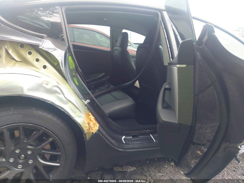 2025 Tesla Model 3 VIN 5YJ3E1EA7SF012480 IAAI salvage auction — RIGHT SIDE, Salvage Title, sold $25 on 2026-07-29 (photo 8)