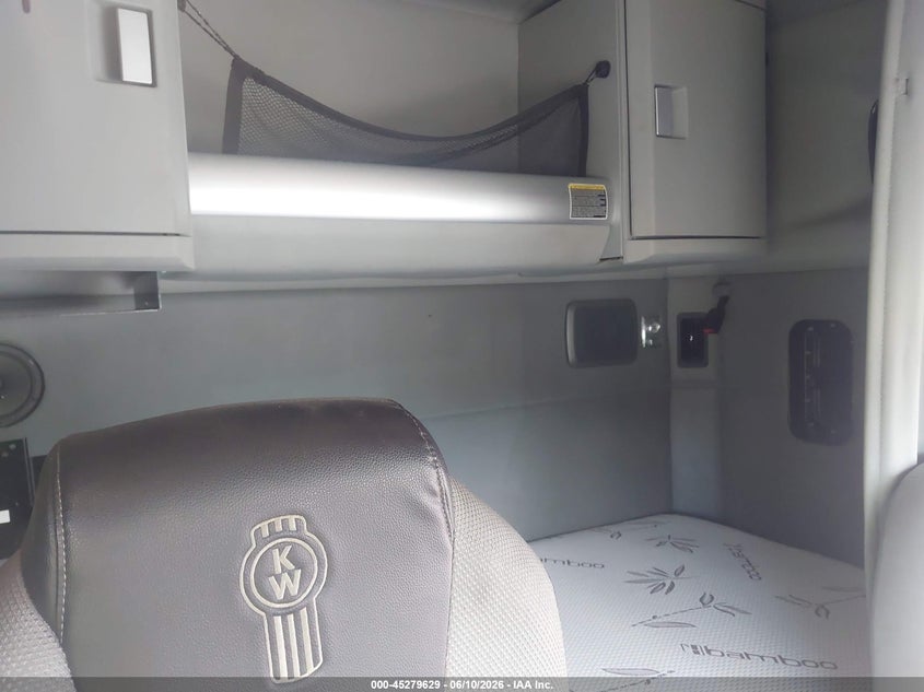 2021 Kenworth T680 VIN 1XKYDP9X3MJ436846 IAAI salvage auction — Unknown, Salvage (Louisiana), sold $9,975 on 2026-07-08 (photo 6)