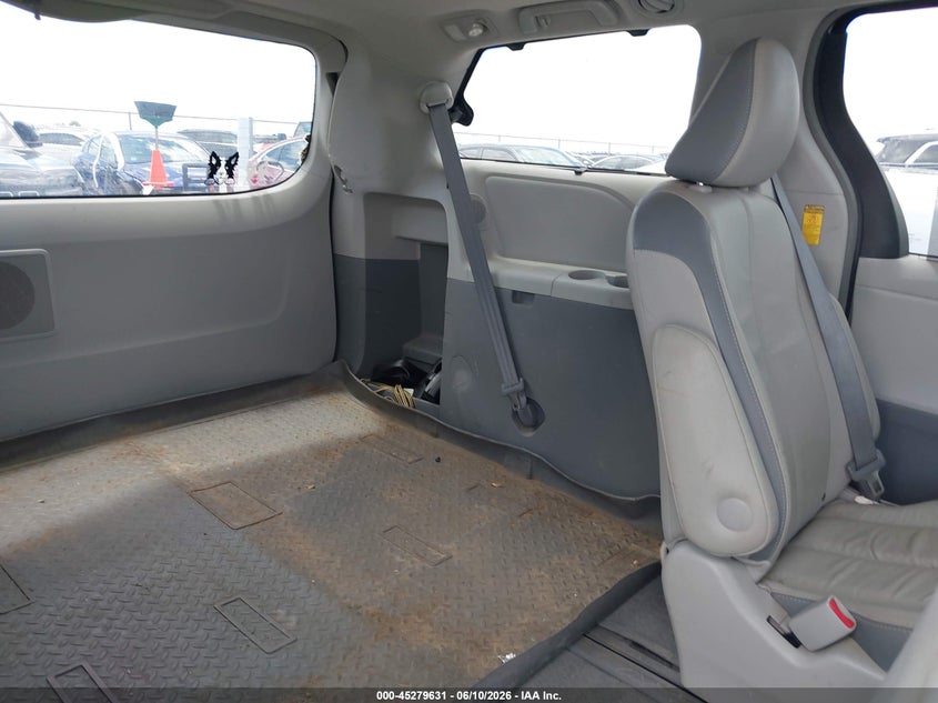 2014 Toyota Sienna VIN 5TDYK3DCXES505177 IAAI salvage auction — NORMAL WEAR, Clear (Texas), sold $3,050 on 2026-07-30 (photo 8)