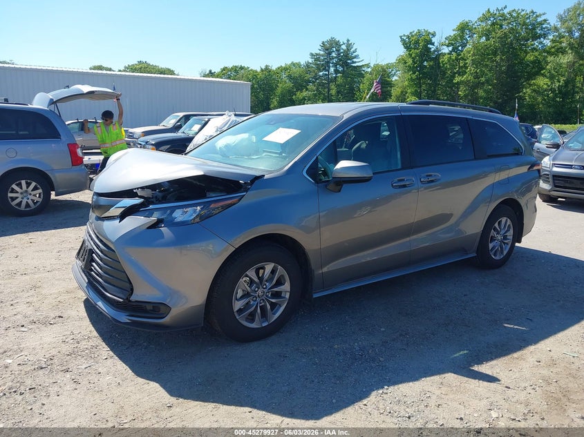 2026 Toyota Sienna VIN 5TDKSKFC3TS247143 IAAI salvage auction — FRONT END, Salvage Title, sold $13,500 on 2026-07-31 (photo 2)