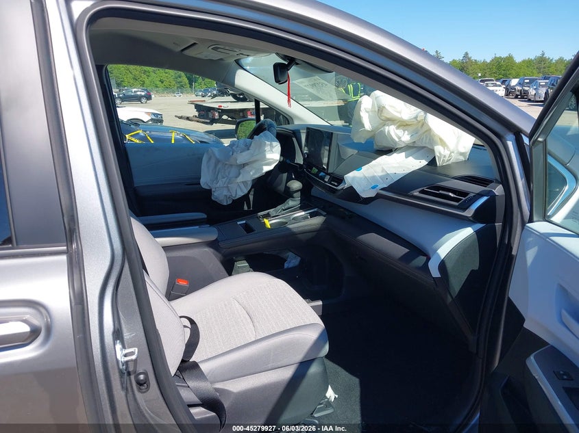 2026 Toyota Sienna VIN 5TDKSKFC3TS247143 IAAI salvage auction — FRONT END, Salvage Title, sold $13,500 on 2026-07-31 (photo 5)