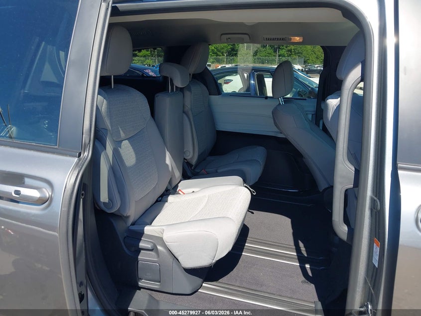 2026 Toyota Sienna VIN 5TDKSKFC3TS247143 IAAI salvage auction — FRONT END, Salvage Title, sold $13,500 on 2026-07-31 (photo 8)