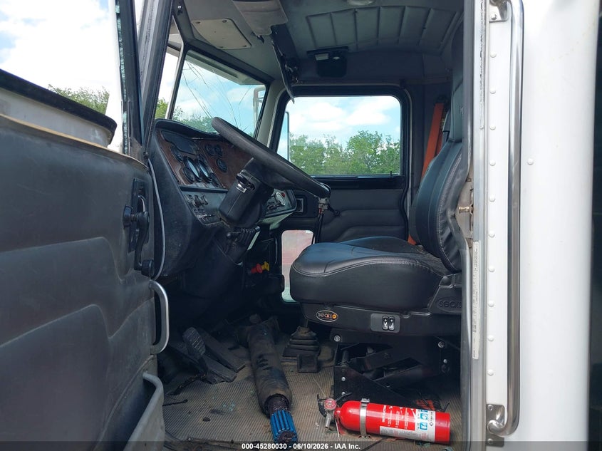 2005 Peterbilt 379 VIN 1XP5D49X35D872396 IAAI salvage auction — SIDE, Clear (Oklahoma), sold $11,250 on 2026-08-12 (photo 7)