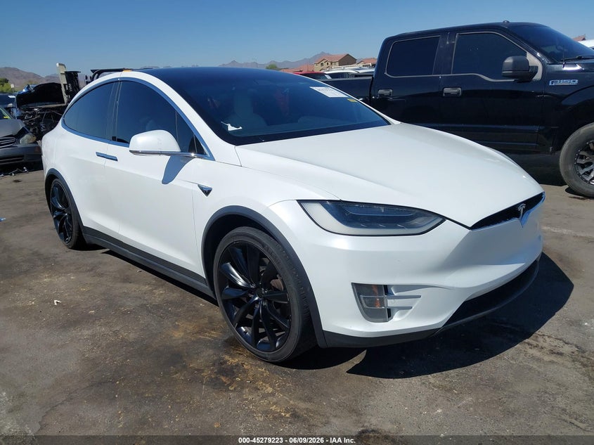 2017 Tesla Model x VIN 5YJXCBE2XHF067391 IAAI salvage auction — LEFT SIDE, Salvage Title, sold $7,100 on 2026-07-21 (photo 1)