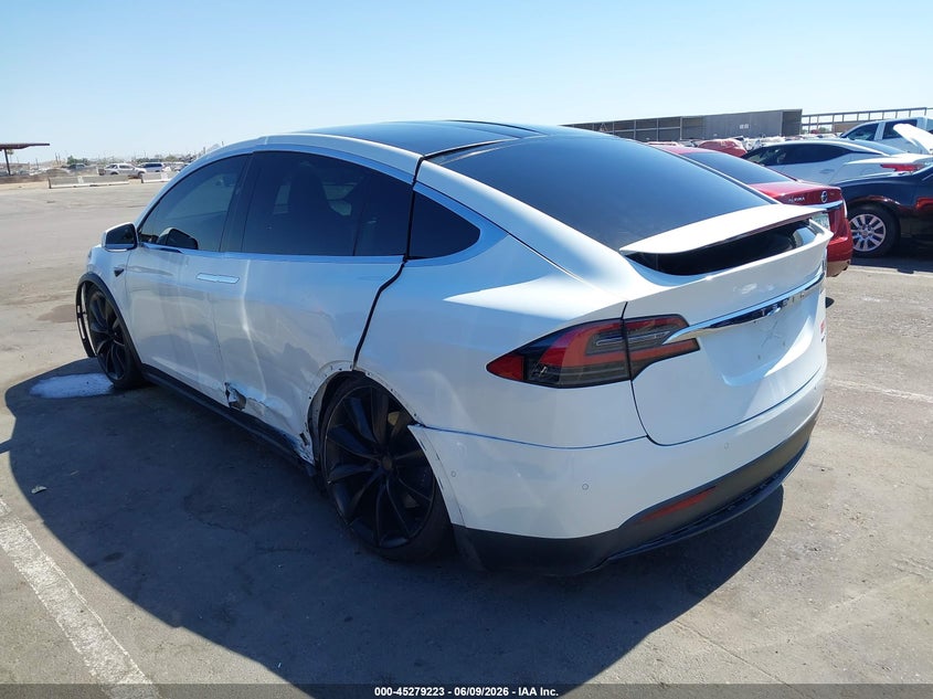 2017 Tesla Model x VIN 5YJXCBE2XHF067391 IAAI salvage auction — LEFT SIDE, Salvage Title, sold $7,100 on 2026-07-21 (photo 3)