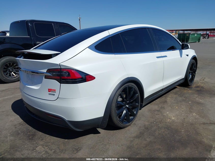2017 Tesla Model x VIN 5YJXCBE2XHF067391 IAAI salvage auction — LEFT SIDE, Salvage Title, sold $7,100 on 2026-07-21 (photo 4)