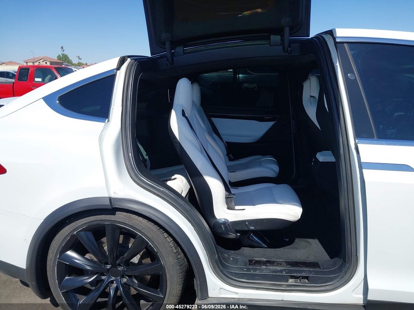 2017 Tesla Model x VIN 5YJXCBE2XHF067391 IAAI salvage auction — LEFT SIDE, Salvage Title, sold $7,100 on 2026-07-21 (photo 8)