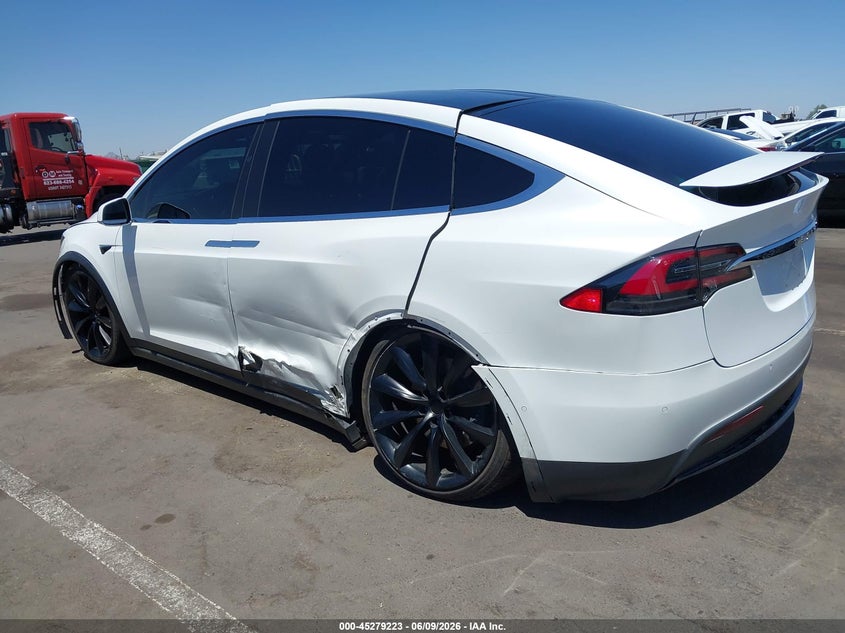 2017 Tesla Model x VIN 5YJXCBE2XHF067391 IAAI salvage auction — LEFT SIDE, Salvage Title, sold $7,100 on 2026-07-21 (photo 6)