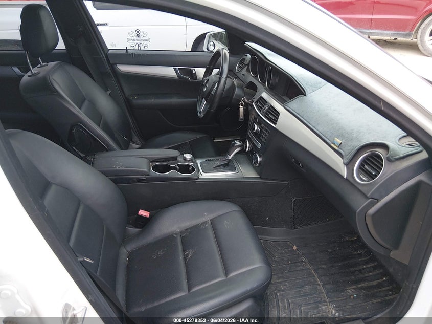 2014 Mercedes-benz C-klasse VIN WDDGF4HB3ER313515 IAAI salvage auction — NORMAL WEAR, Clear (Montana), sold $825 on 2026-07-29 (photo 5)