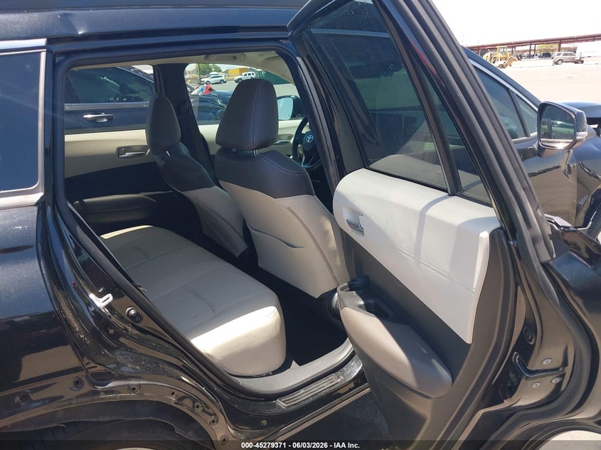 2022 Toyota Corolla cross VIN 7MUDAABGXNV021706 IAAI salvage auction — RIGHT REAR, Salvage Title, sold $5,525 on 2026-07-21 (photo 8)