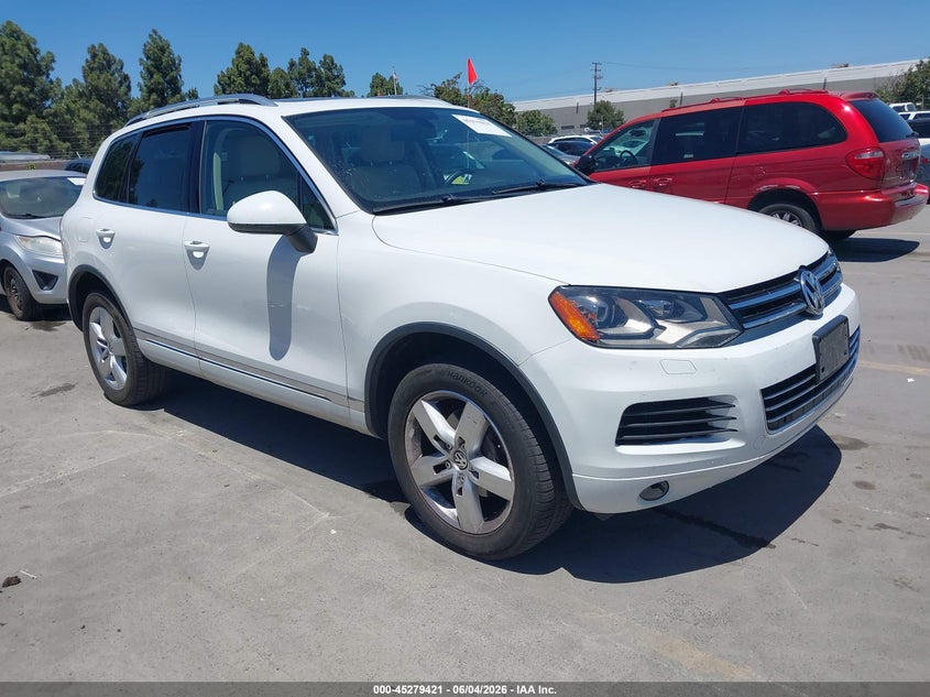 2014 Volkswagen Touareg VIN WVGEP9BP0ED013293 IAAI salvage auction — NORMAL WEAR, Clear - Dealer Only (California), sold $700 on 2026-07-20 (photo 1)