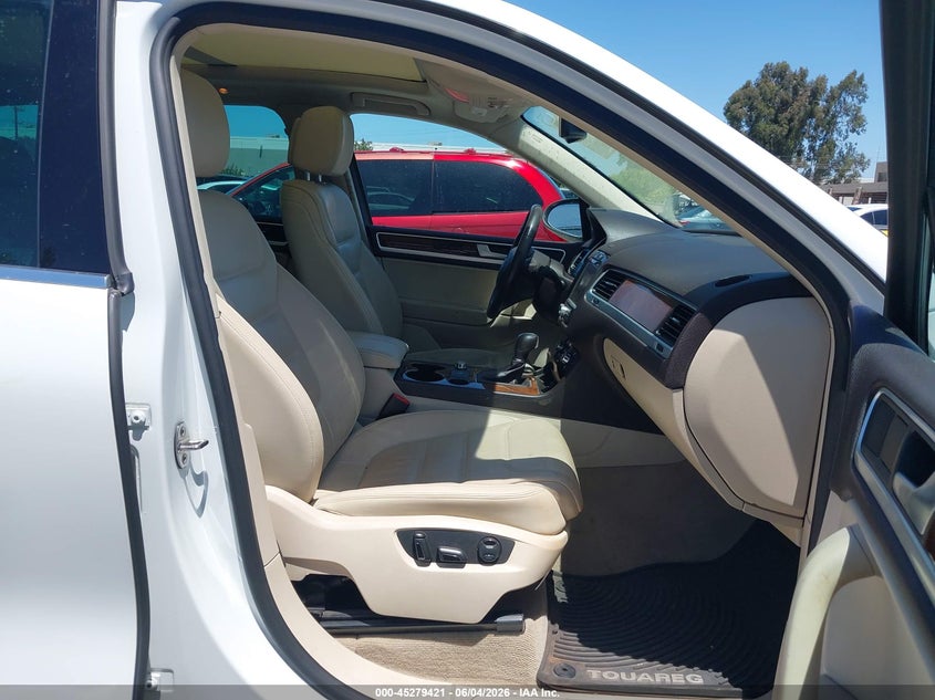 2014 Volkswagen Touareg VIN WVGEP9BP0ED013293 IAAI salvage auction — NORMAL WEAR, Clear - Dealer Only (California), sold $700 on 2026-07-20 (photo 5)