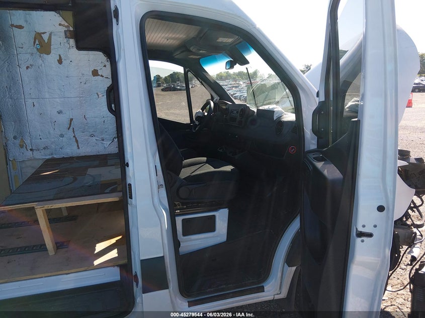 2021 Mercedes-benz Sprinter VIN W1W40CHY4MT053953 IAAI salvage auction — FRONT END, Salvage Title, sold $3,500 on 2026-07-22 (photo 5)