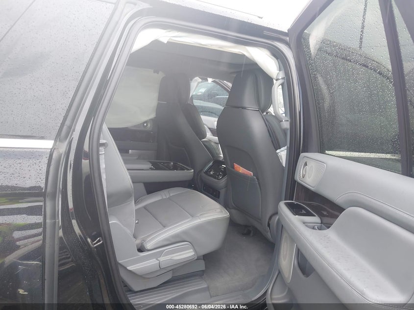 2019 Lincoln Navigator VIN 5LMJJ3LT0KEL07952 IAAI salvage auction — SIDE, Salvage Title, sold $4,300 on 2026-07-12 (photo 8)