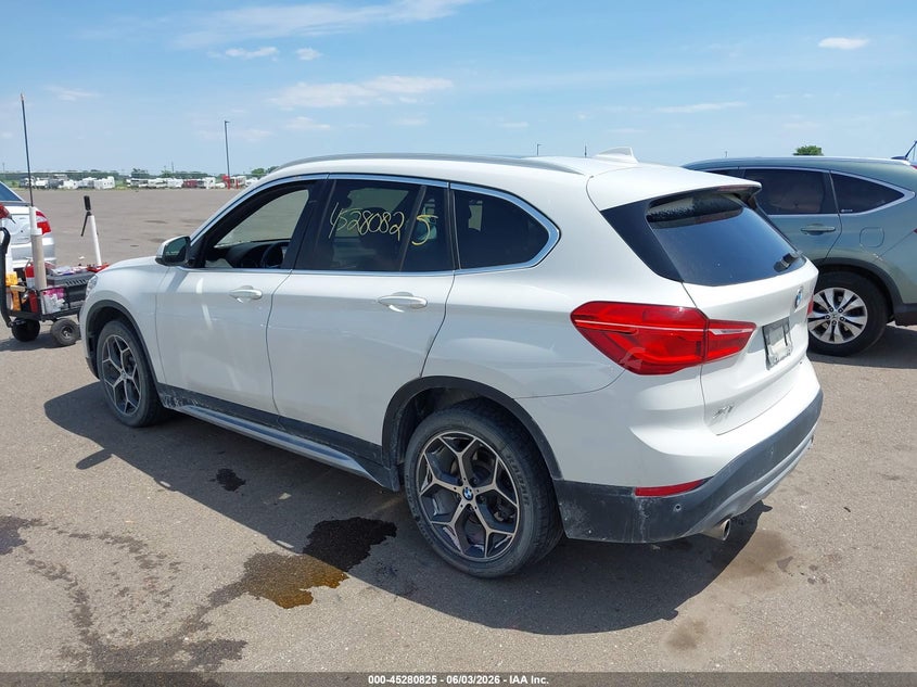 2018 BMW X1 VIN WBXHT3C39J5L31278 IAAI salvage auction — RIGHT FRONT, Salvage Title, sold $25 on 2026-07-27 (photo 3)