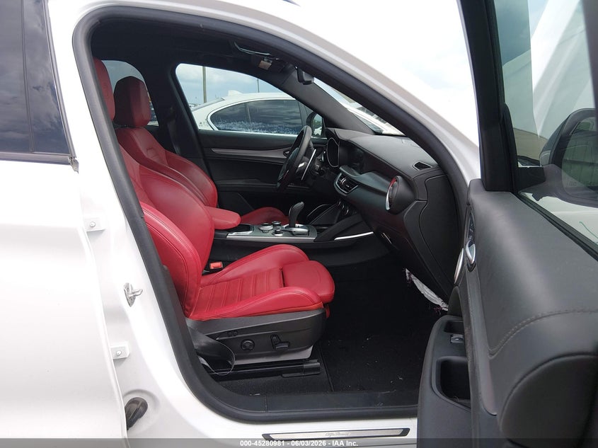 2023 Alfa romeo Stelvio VIN ZASPAKBN7P7D63517 IAAI salvage auction — RIGHT FRONT, Original (Texas), sold $11,400 on 2026-09-03 (photo 5)