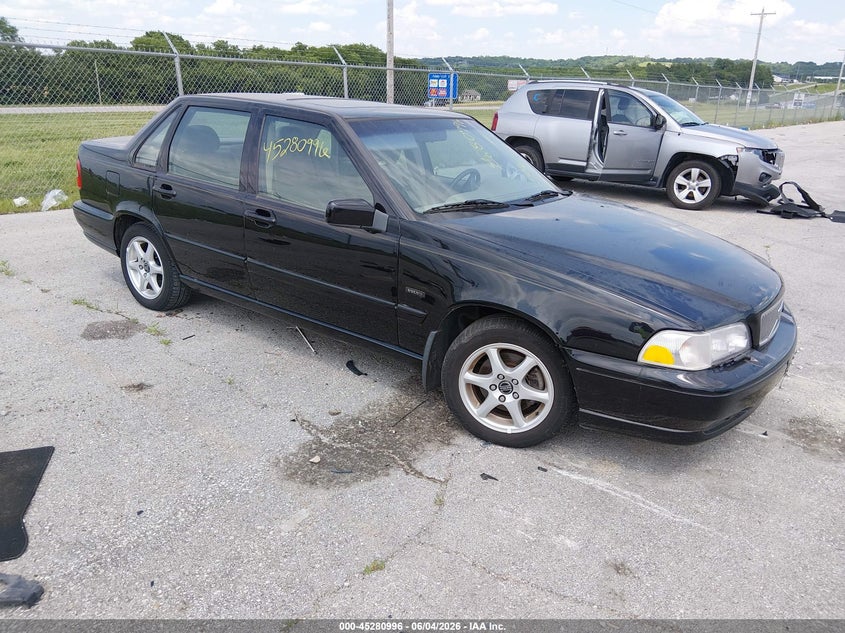 1998 Volvo S70 VIN YV1LS567XW2497803 IAAI salvage auction — NORMAL WEAR, Clear (Missouri), sold $1,800 on 2026-08-20 (photo 1)