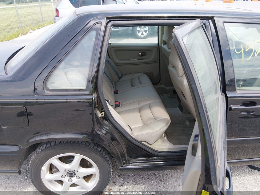 1998 Volvo S70 VIN YV1LS567XW2497803 IAAI salvage auction — NORMAL WEAR, Clear (Missouri), sold $1,800 on 2026-08-20 (photo 8)