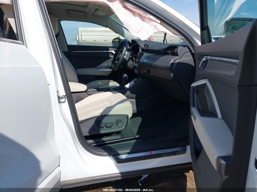 2022 Audi Q3 VIN WA1EECF31N1045406 IAAI salvage auction — RIGHT FRONT, Salvage Title, sold $9,500 on 2026-08-26 (photo 5)