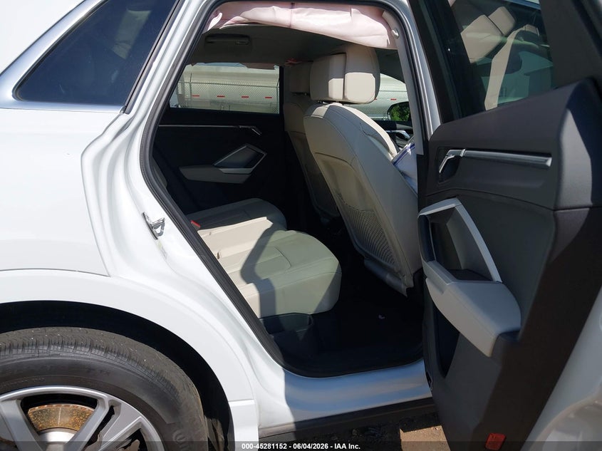 2022 Audi Q3 VIN WA1EECF31N1045406 IAAI salvage auction — RIGHT FRONT, Salvage Title, sold $9,500 on 2026-08-26 (photo 8)