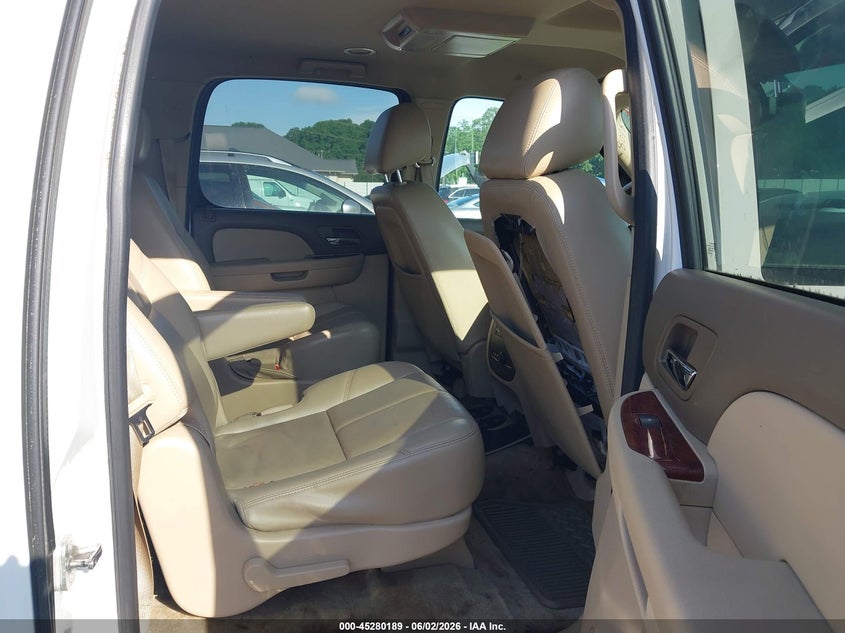 2013 Chevrolet Suburban 1500 VIN 1GNSCJE07DR323663 IAAI salvage auction — NORMAL WEAR, Clear (Georgia), sold $1,775 on 2026-07-08 (photo 8)