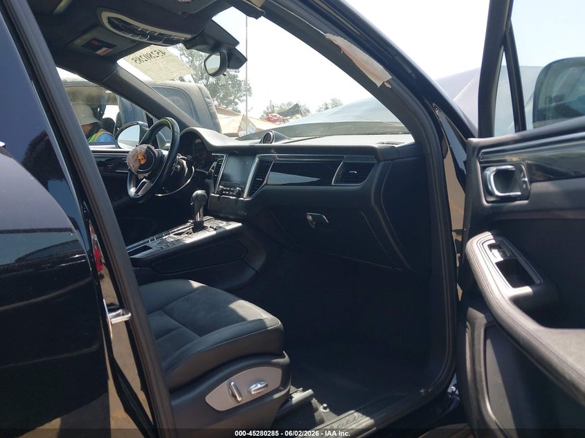 2018 Porsche Macan VIN WP1AA2A54JLB01340 IAAI salvage auction — RIGHT FRONT, Salvage (California), sold $4,050 on 2026-07-29 (photo 5)