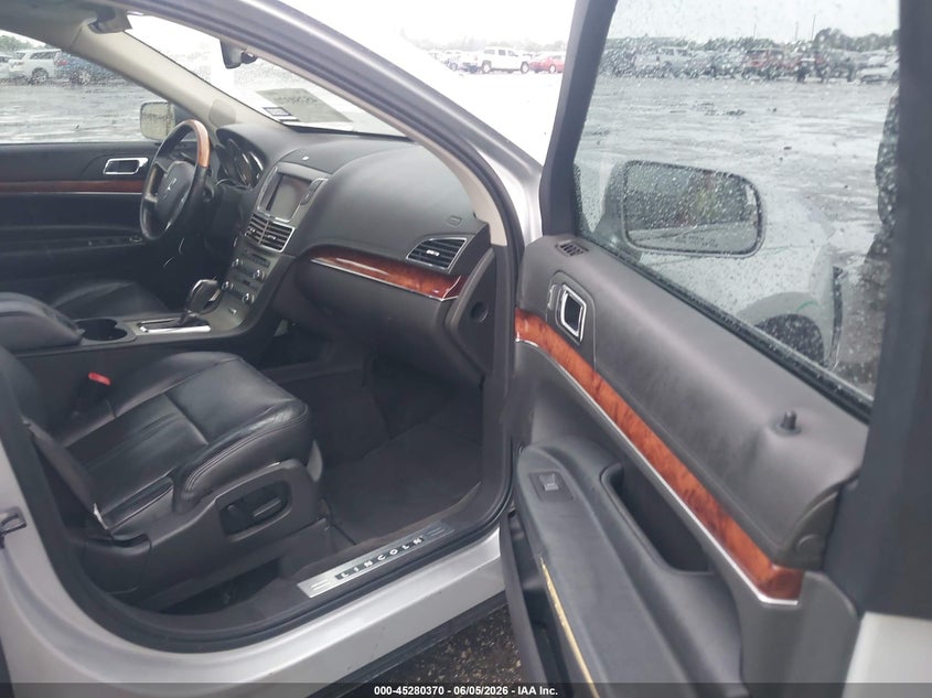 2010 Lincoln Mkt VIN 2LMHJ5FR6ABJ15513 IAAI salvage auction — LEFT & RIGHT, Original (Texas), sold $325 on 2026-07-08 (photo 5)