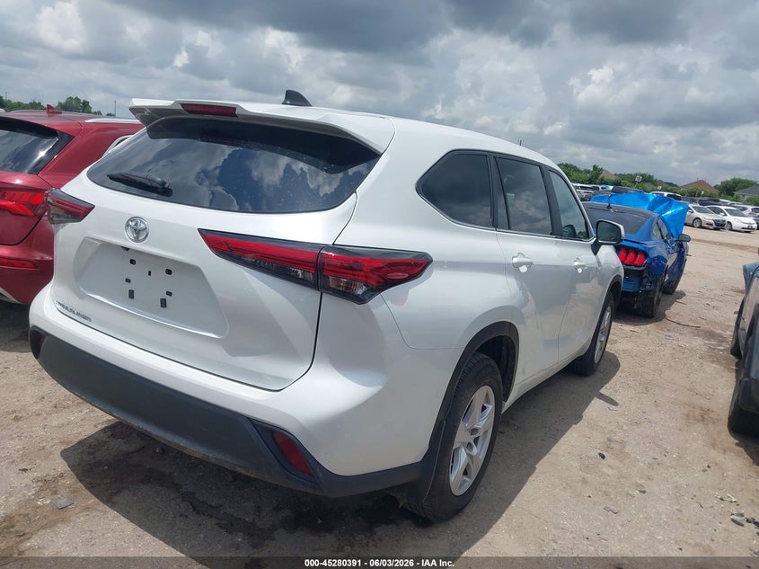 2023 Toyota Highlander VIN 5TDKDRAH8PS008988 IAAI salvage auction — SIDE, Salvage (Texas), sold $11,900 on 2026-07-22 (photo 4)