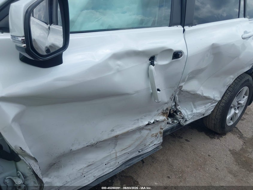 2023 Toyota Highlander VIN 5TDKDRAH8PS008988 IAAI salvage auction — SIDE, Salvage (Texas), sold $11,900 on 2026-07-22 (photo 6)
