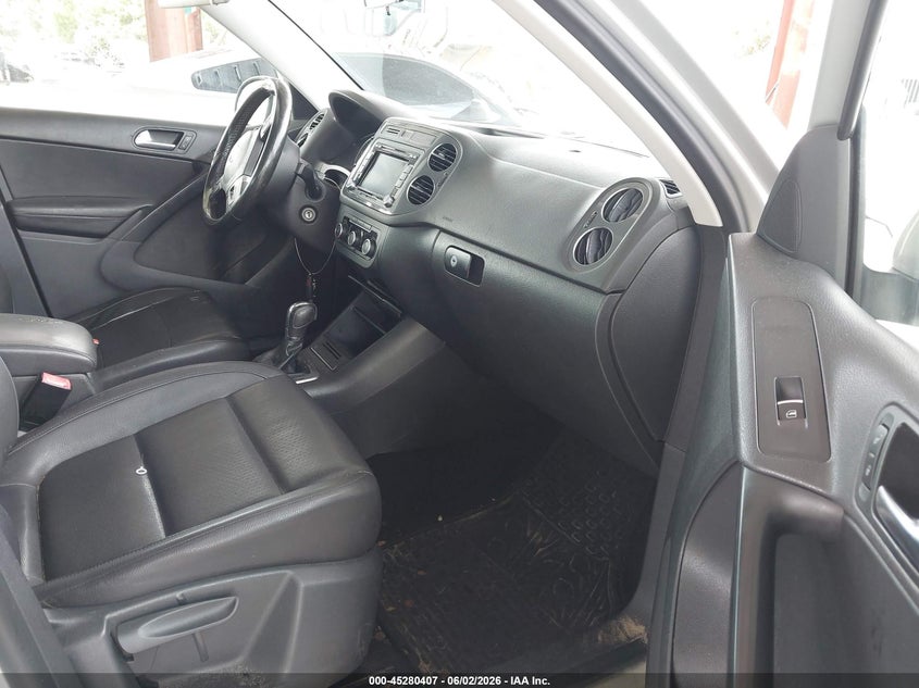 2012 Volkswagen Tiguan VIN WVGAV7AX6CW519934 IAAI salvage auction — NORMAL WEAR, Clear (Florida), sold $475 on 2026-07-07 (photo 5)